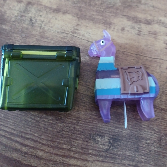 Loot Llama & Treasure chest light ups - Picture 2 of 3